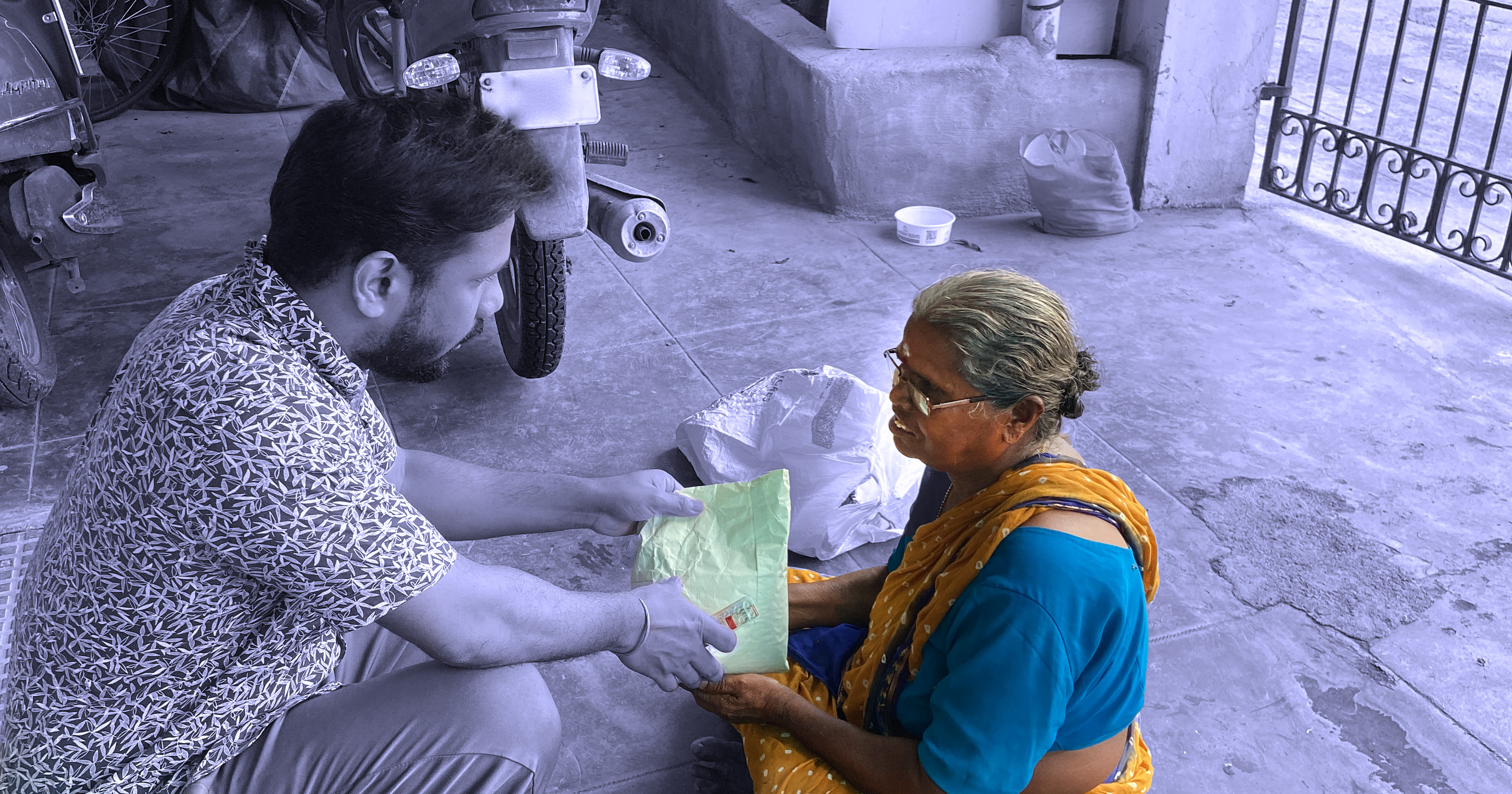 Volunteers distributing food